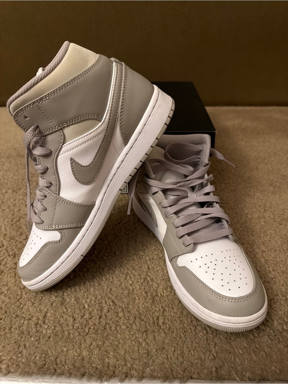 Nike Air Jordan 1 Mid Light Smoke Grey 554724-092 Men’s Size 8 w/ Box